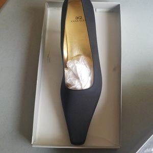 Women's shoes
